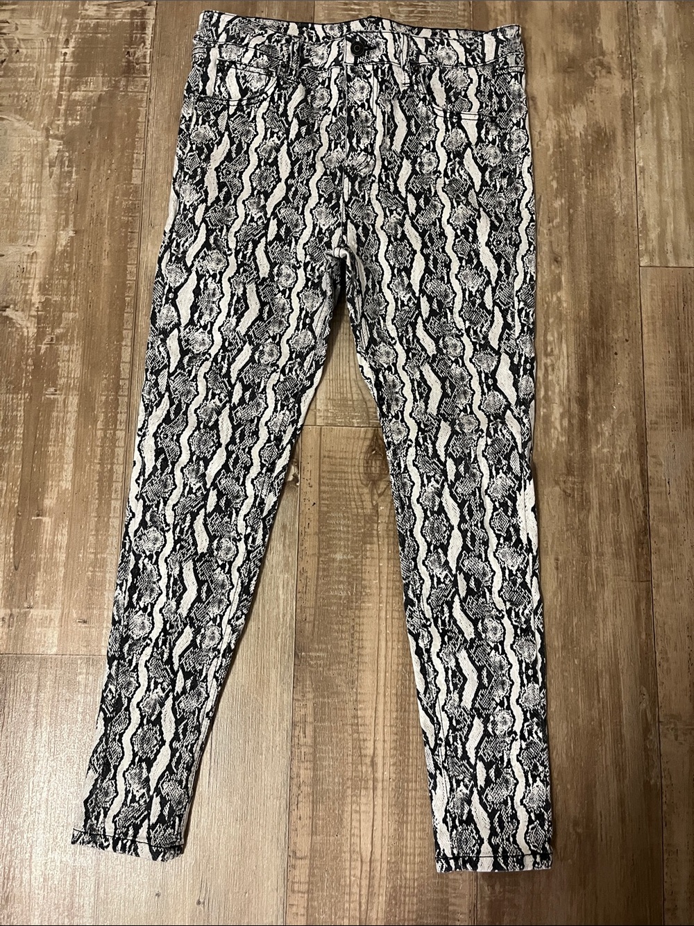 Snake Print Leggings - Black & White
